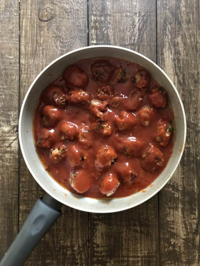 Kulki mięsne z suszonymi pomidorami i bazylią